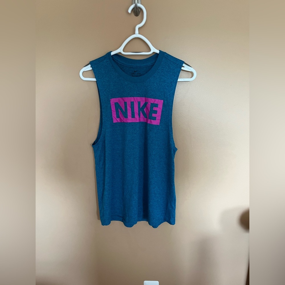 Size small Nike tank. Never worn.